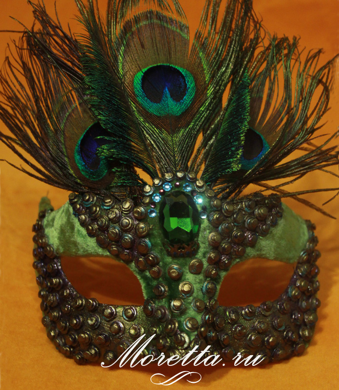 Карнавальная полумаска зелёная с перьями павлина 2